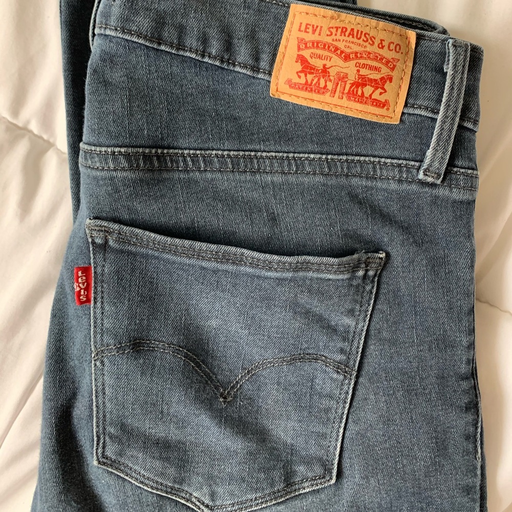 super cute slimming skinny Levi’s jeans